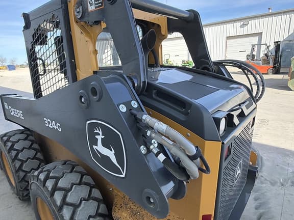 Image of John Deere 324G equipment image 3