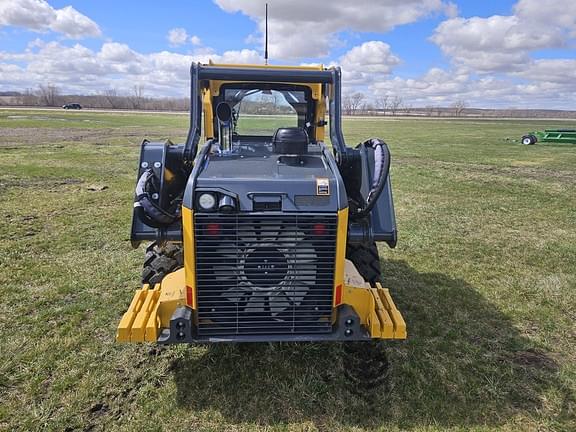 Image of John Deere 324G equipment image 3