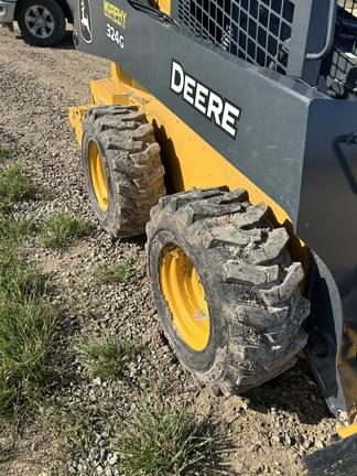 Image of John Deere 324G equipment image 4