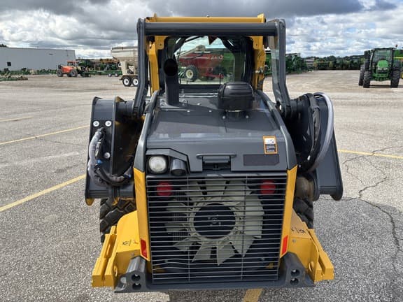 Image of John Deere 324G equipment image 3