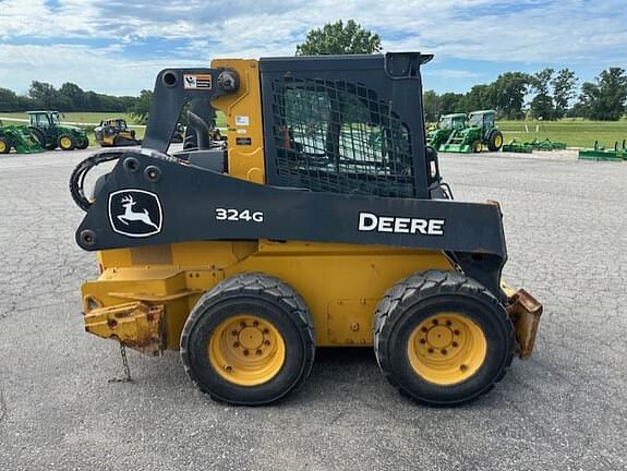 Image of John Deere 324G equipment image 3