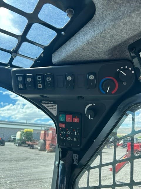 Image of John Deere 324G equipment image 2