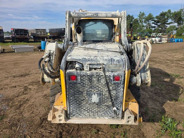 Image of John Deere 324G equipment image 4