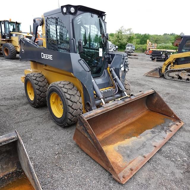 Image of John Deere 324G equipment image 2
