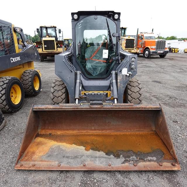 Image of John Deere 324G equipment image 1