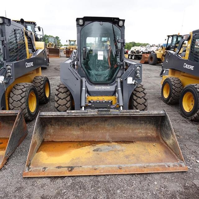 Image of John Deere 324G equipment image 2