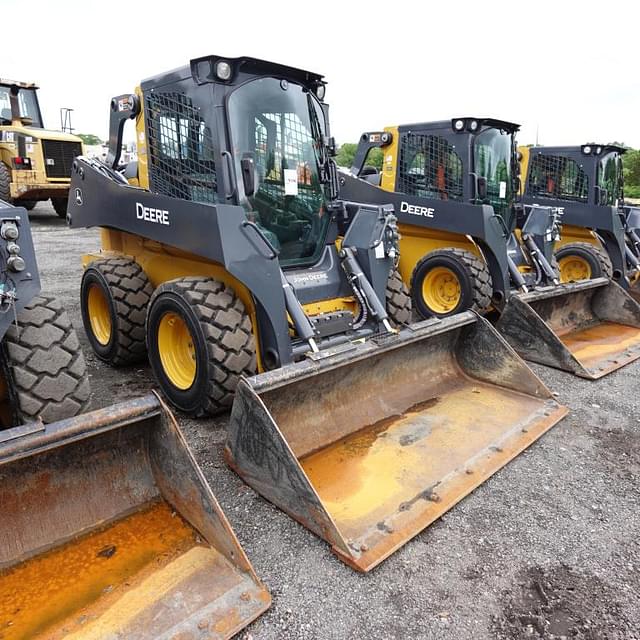 Image of John Deere 324G equipment image 3