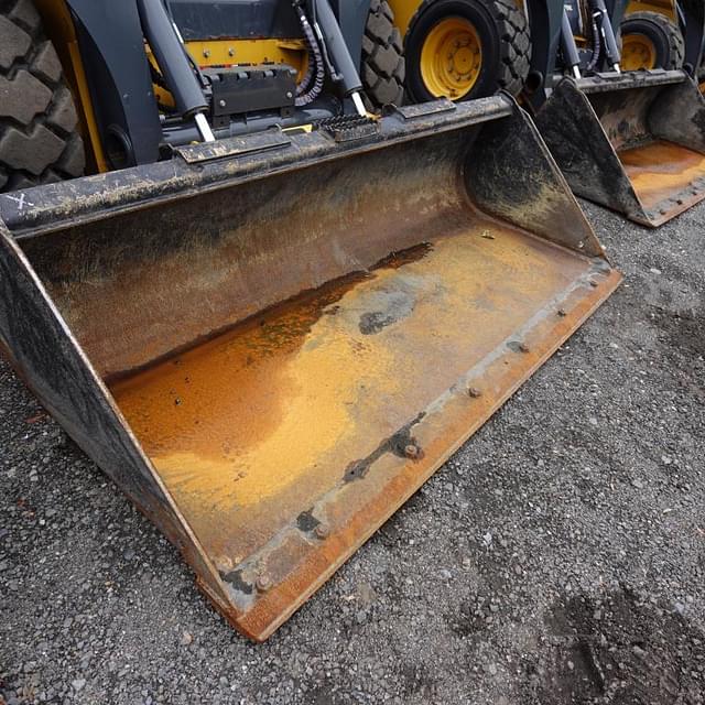 Image of John Deere 324G equipment image 4