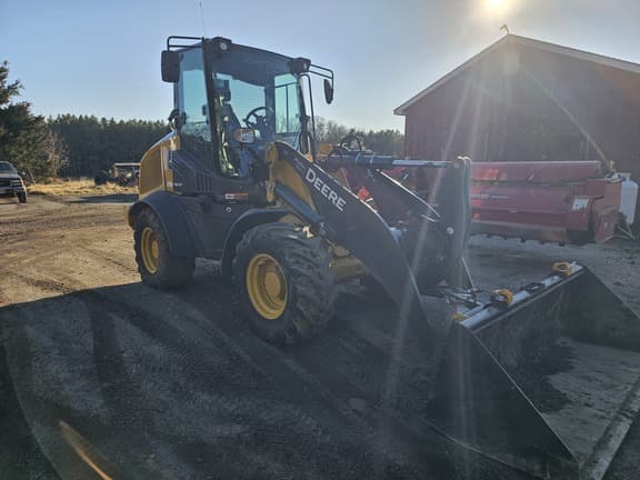 Image of John Deere 324L equipment image 3
