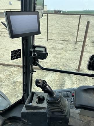 Image of John Deere 324L equipment image 4