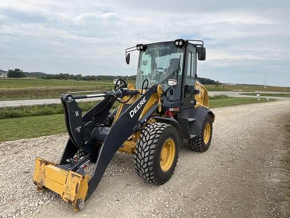 Image of John Deere 324L equipment image 1