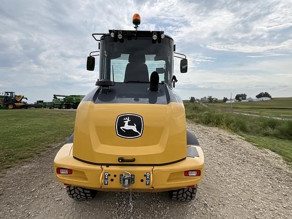 Image of John Deere 324L equipment image 4