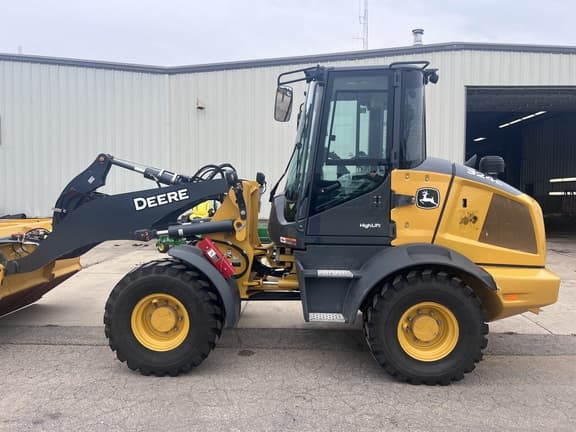 Image of John Deere 324L equipment image 3