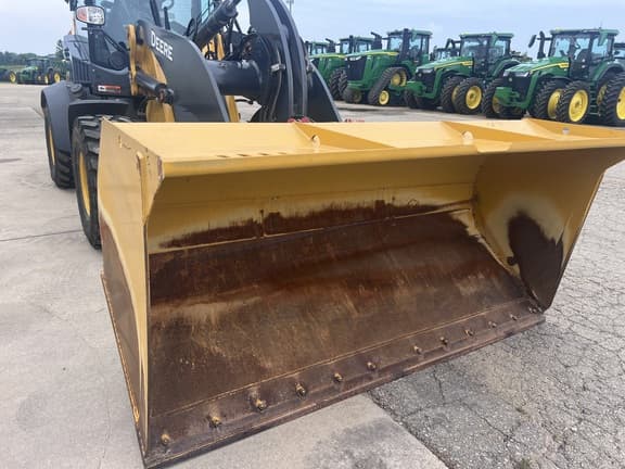 Image of John Deere 324L equipment image 1