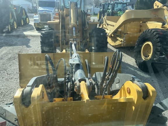 Image of John Deere 324L equipment image 3