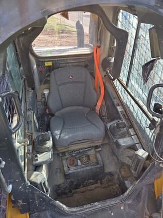 Image of John Deere 325G equipment image 4