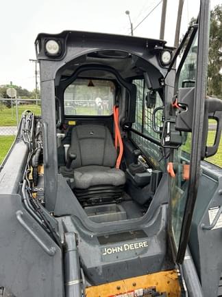 Image of John Deere 325G equipment image 4