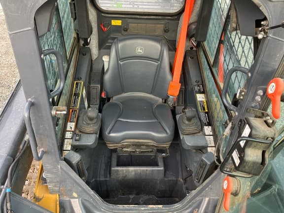 Image of John Deere 325G equipment image 4