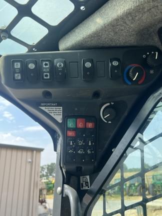 Image of John Deere 325G equipment image 3
