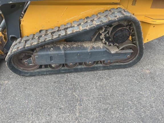 Image of John Deere 325G equipment image 4