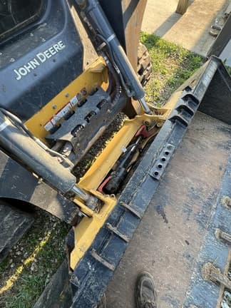 Image of John Deere 325G equipment image 4