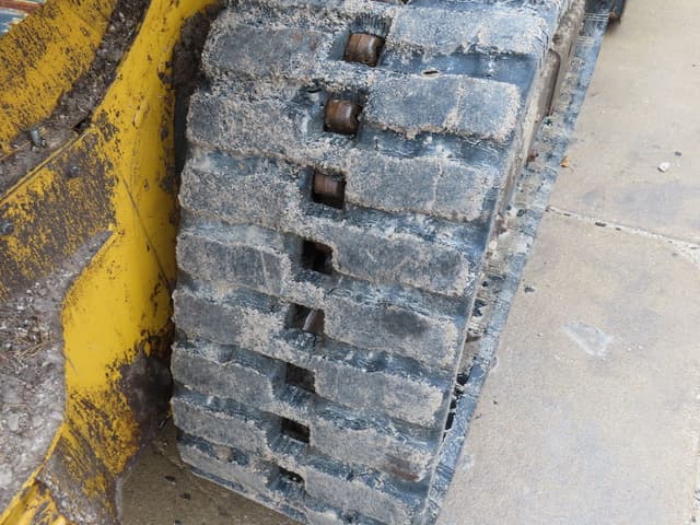 Image of John Deere 325G equipment image 4