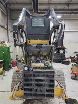 Image of John Deere 325G equipment image 4