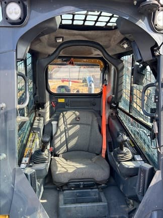 Image of John Deere 325G equipment image 3