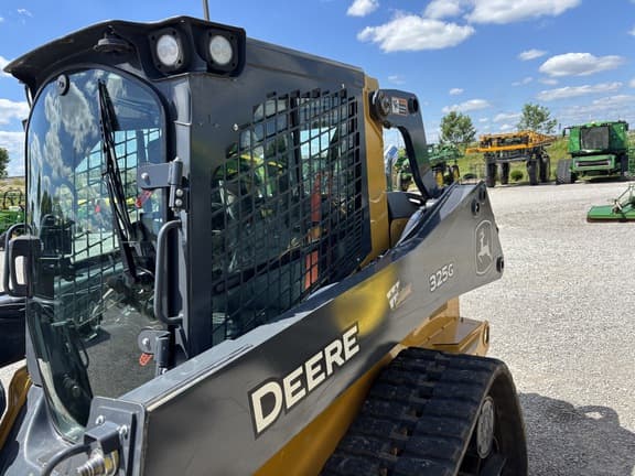 Image of John Deere 325G equipment image 4