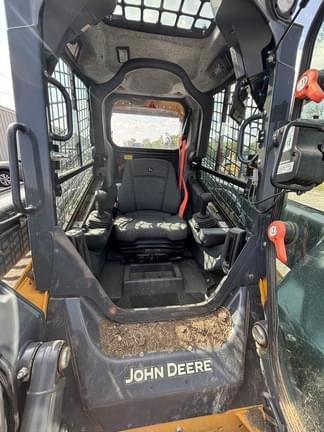 Image of John Deere 325G equipment image 4