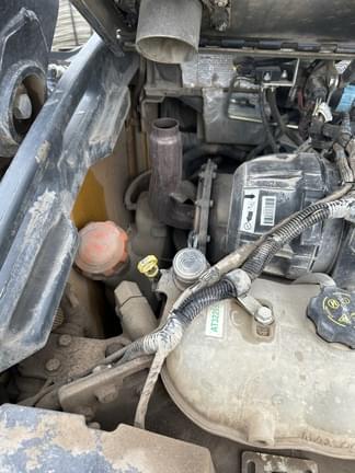 Image of John Deere 325G equipment image 4