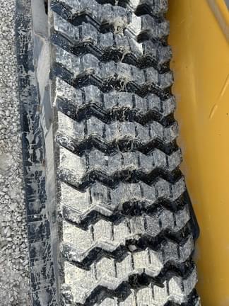 Image of John Deere 325G equipment image 3