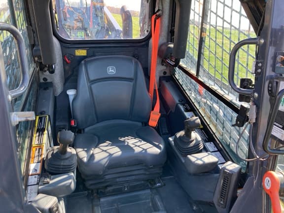 Image of John Deere 325G equipment image 4