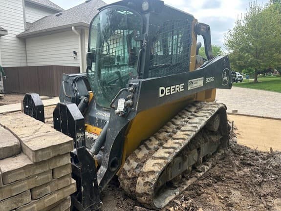 Image of John Deere 325G equipment image 4