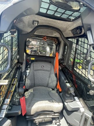 Image of John Deere 325G equipment image 1