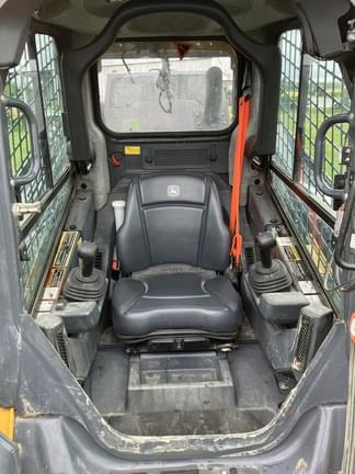 Image of John Deere 325G equipment image 4