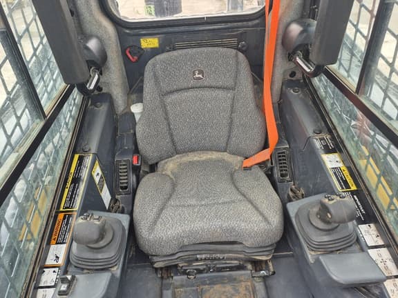 Image of John Deere 325G equipment image 3