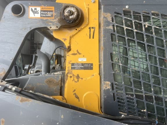 Image of John Deere 325G equipment image 2