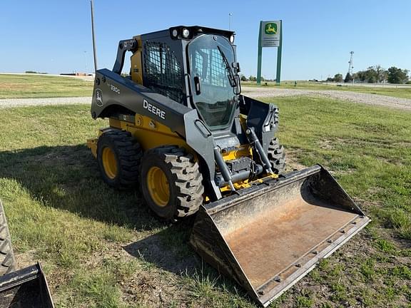 Image of John Deere 330G equipment image 1