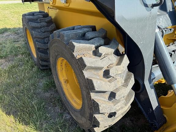 Image of John Deere 330G equipment image 2