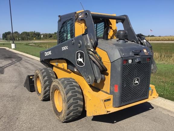 Image of John Deere 330G equipment image 2
