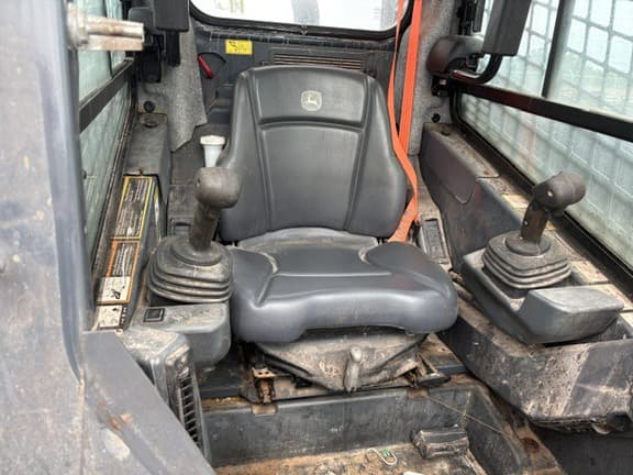 Image of John Deere 330G equipment image 2