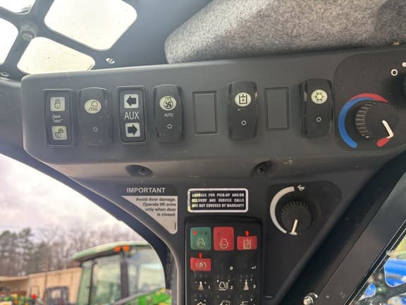 Image of John Deere 331G equipment image 4