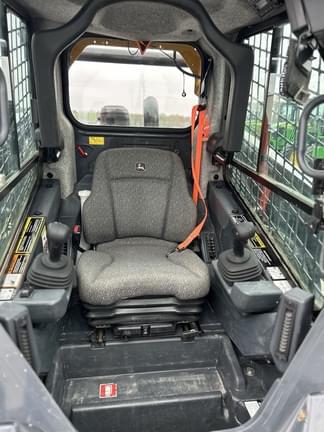 Image of John Deere 331G equipment image 4