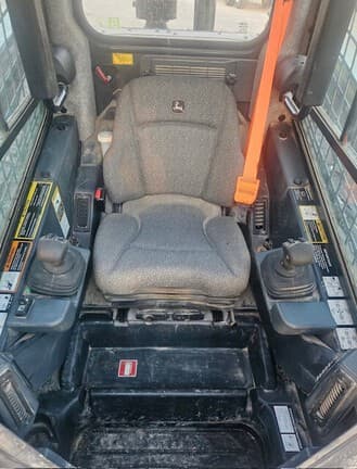 Image of John Deere 331G equipment image 4