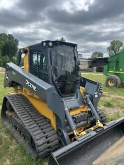 Image of John Deere 331G Image 1