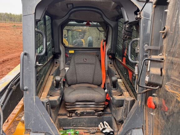 Image of John Deere 331G equipment image 2