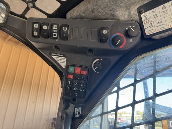 Image of John Deere 331G equipment image 4