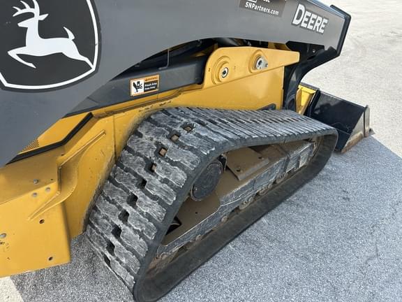 Image of John Deere 331G equipment image 4