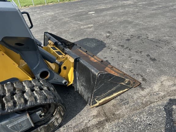 Image of John Deere 331G equipment image 4